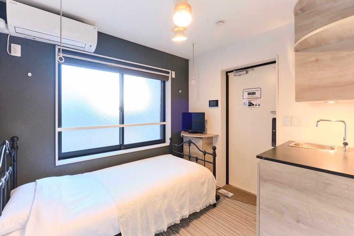 4 habitaciones, escritorio, wifi gratis y ropa de cama