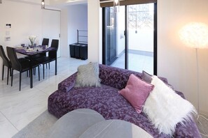 Living area - HJ PLACE TAKANAWA by Tranova (Tokyo)