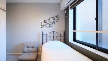 4 bedrooms, desk, free WiFi, bed sheets