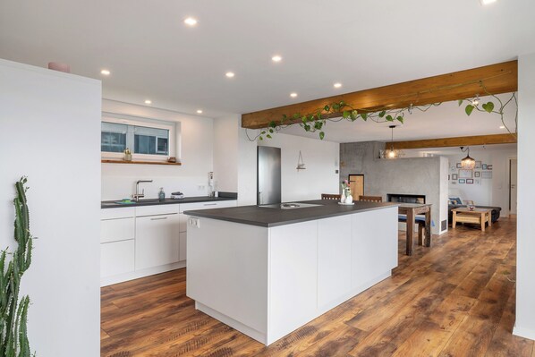 Interior - Apartment 'Haus Elisabeth' with Balcony and Wi-Fi (Lauf)