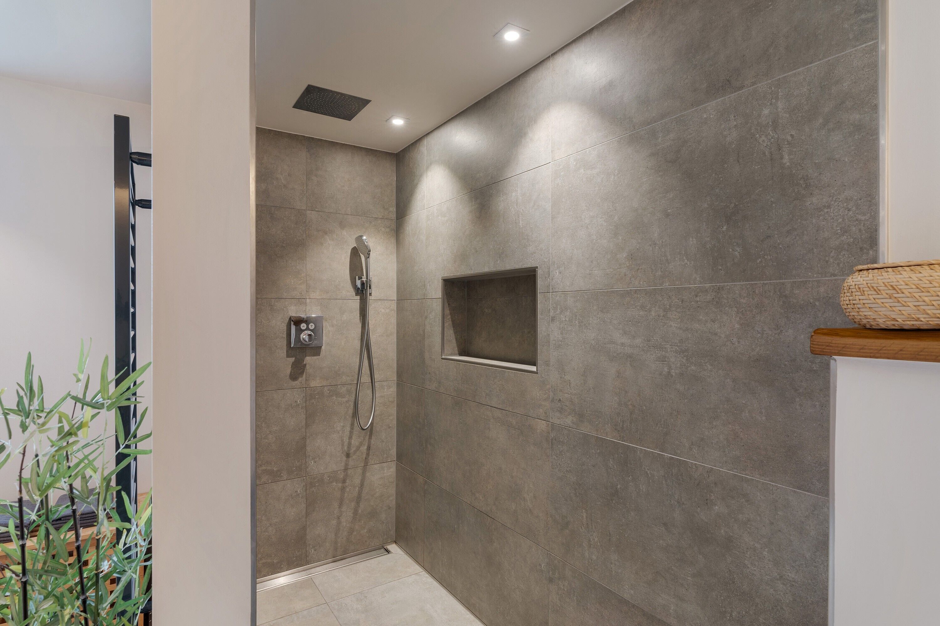 Een douche, handdoeken