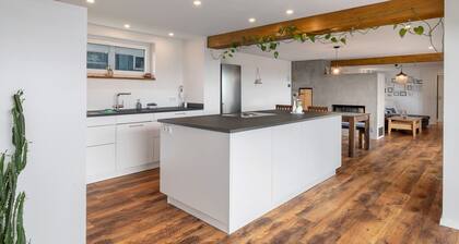 Holiday Apartment 'Haus Elisabeth' with Balcony and Wi-Fi