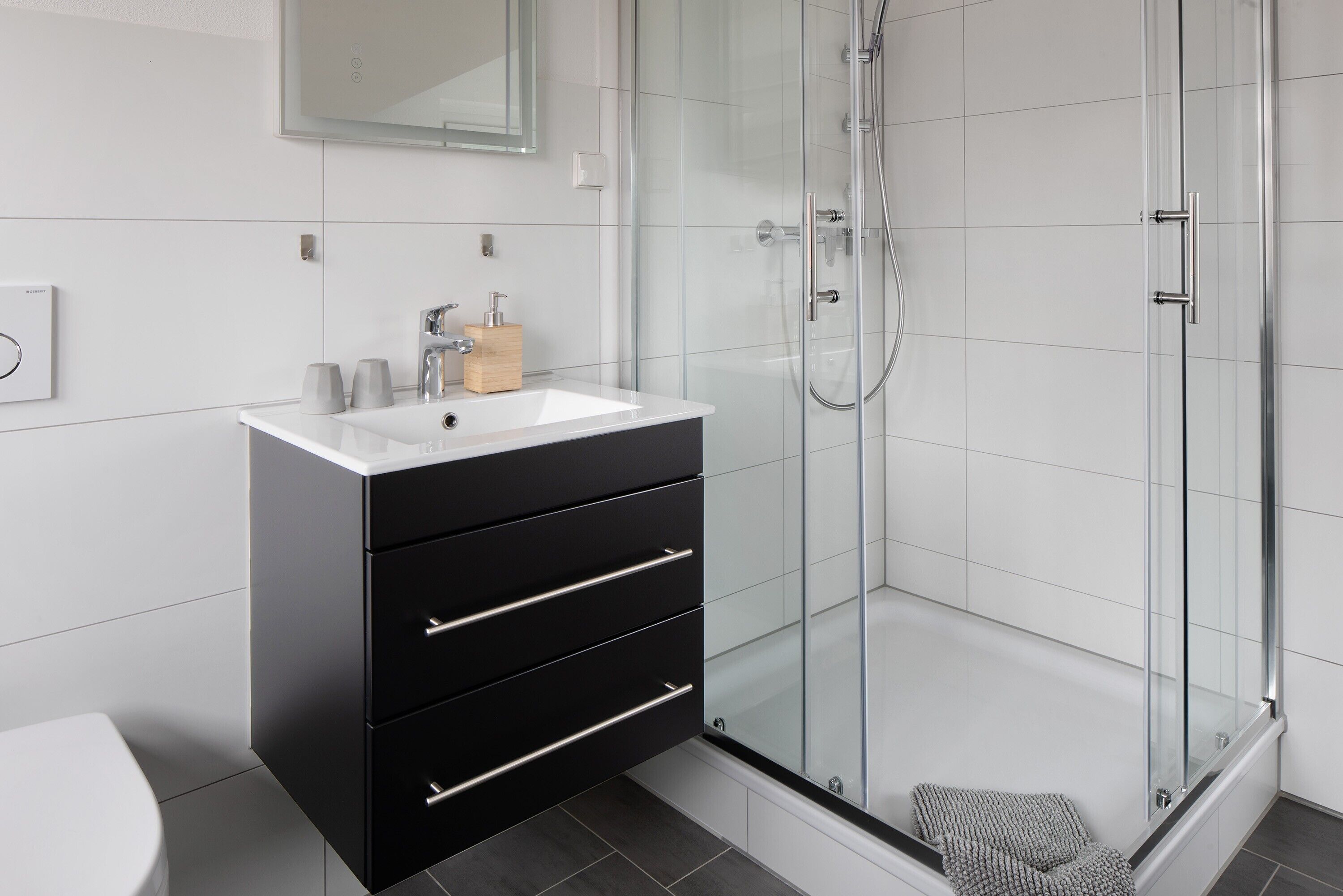 Dusch, hårtork och handdukar