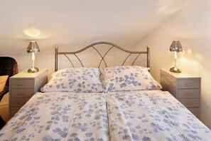 1 bedroom, free WiFi, bed sheets
