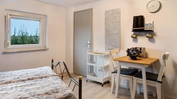 1 bedroom, free WiFi, bed sheets