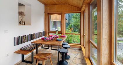 'Lug Ins Tal Gruppenhaus' mit Bergblick, privater Terrasse und Wi-Fi