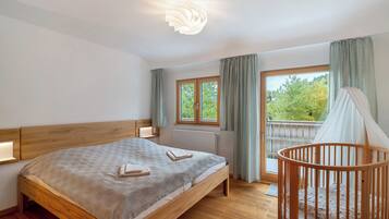 9 bedrooms, free WiFi, bed sheets