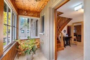 Interior - 'Lug Ins Tal - 2 Häuser' with Mountain View, Private Terrace and Wi-Fi (Baiersbronn)