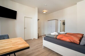 3 bedrooms, free WiFi, bed sheets