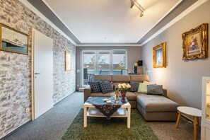 Televisio, takka, DVD-soitin, stereot