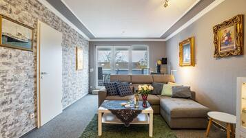 Fernseher, Kamin, DVD-Player, Stereoanlage