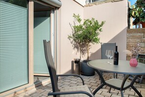 Outdoor dining - Apartment 'Casa Ruf' with Private Terrace and Wi-Fi (Orsingen-Nenzingen)