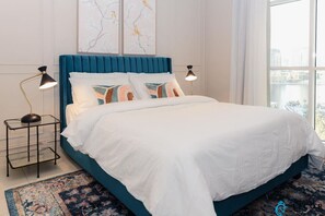 2 chambres, fer et planche à repasser, lit de bébé portatif