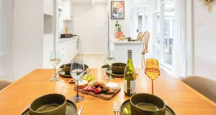 Freshly Renovated | Pet Friendly | Close to Main St