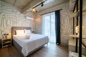 1 bedroom, premium bedding, down comforters, Tempur-Pedic beds