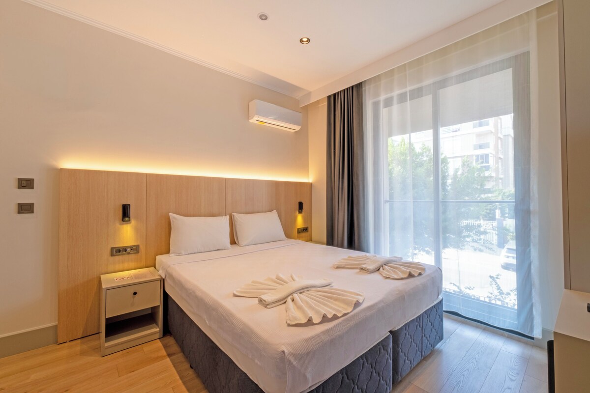 Standard Room, Garden View | 1 bedroom, premium bedding, down comforters, Tempur-Pedic beds