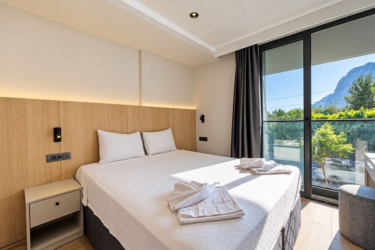 Standard Room, Mountain View | 1 bedroom, premium bedding, down comforters, Tempur-Pedic beds