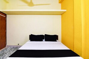 Deluxe Double Room | Soundproofing, free WiFi, bed sheets - Goroomgo Jena Brothers Puri (Puri)