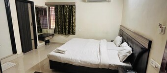 Spacious 3-bedroom apartment with AC, WiFi in brilliant Visakhapatnam