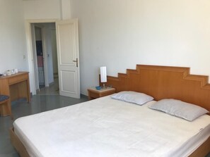 3 bedrooms, iron/ironing board, bed sheets - Appartement vue mer Chatt Meriem 4eme Étage à 150 m de la Plage (Sousse)