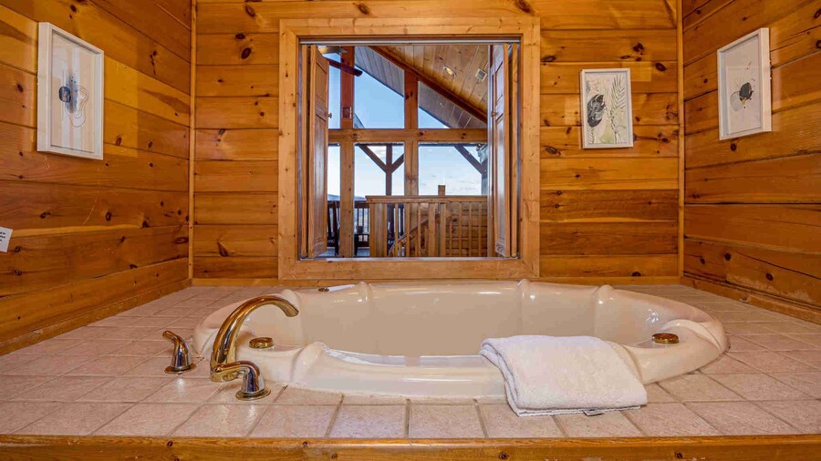 Upscale Cabin Stunning Views Hot Tub Game Room