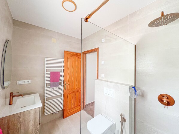 Shower, towels - All inclusive villa in Denia with pool (Denia)
