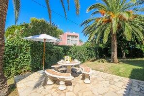 Outdoor dining - All inclusive villa in Denia with pool (Denia)