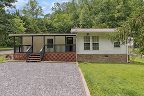 Exterior - Modern Style Peaceful Tranquility Pet Friendly (Pigeon Forge)