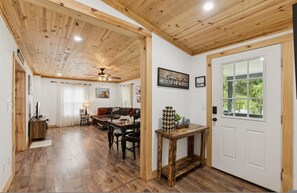 House - Modern Style Peaceful Tranquility Pet Friendly (Pigeon Forge)