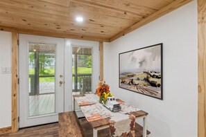 House | 3 bedrooms - Modern Style Peaceful Tranquility Pet Friendly (Pigeon Forge)