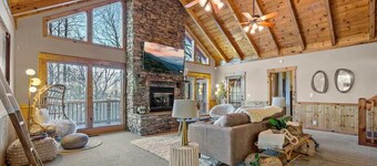 High-end Luxury Cabin Sauna Hot Tub Gameroom