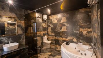 Honeymoon Studio Suite | Desk, free WiFi