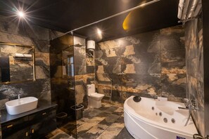 Honeymoon Studio Suite - Atithi Bhanwar By Keshav Global Hotels (Udaipur)
