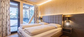 Superior chalet with sauna and hot tub