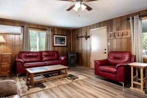 Unclassified image, 5 of 7, button - Cozy Pet-Friendly Cabin in the Pines Fenced Yard (Heber-Overgaard)