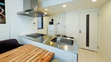 Fridge, microwave, stovetop, electric kettle