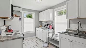 Frigorífic, microones, forn i placa de cuina