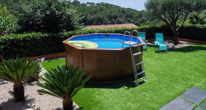 Casa con Jardín y Piscina Cercana al Centro