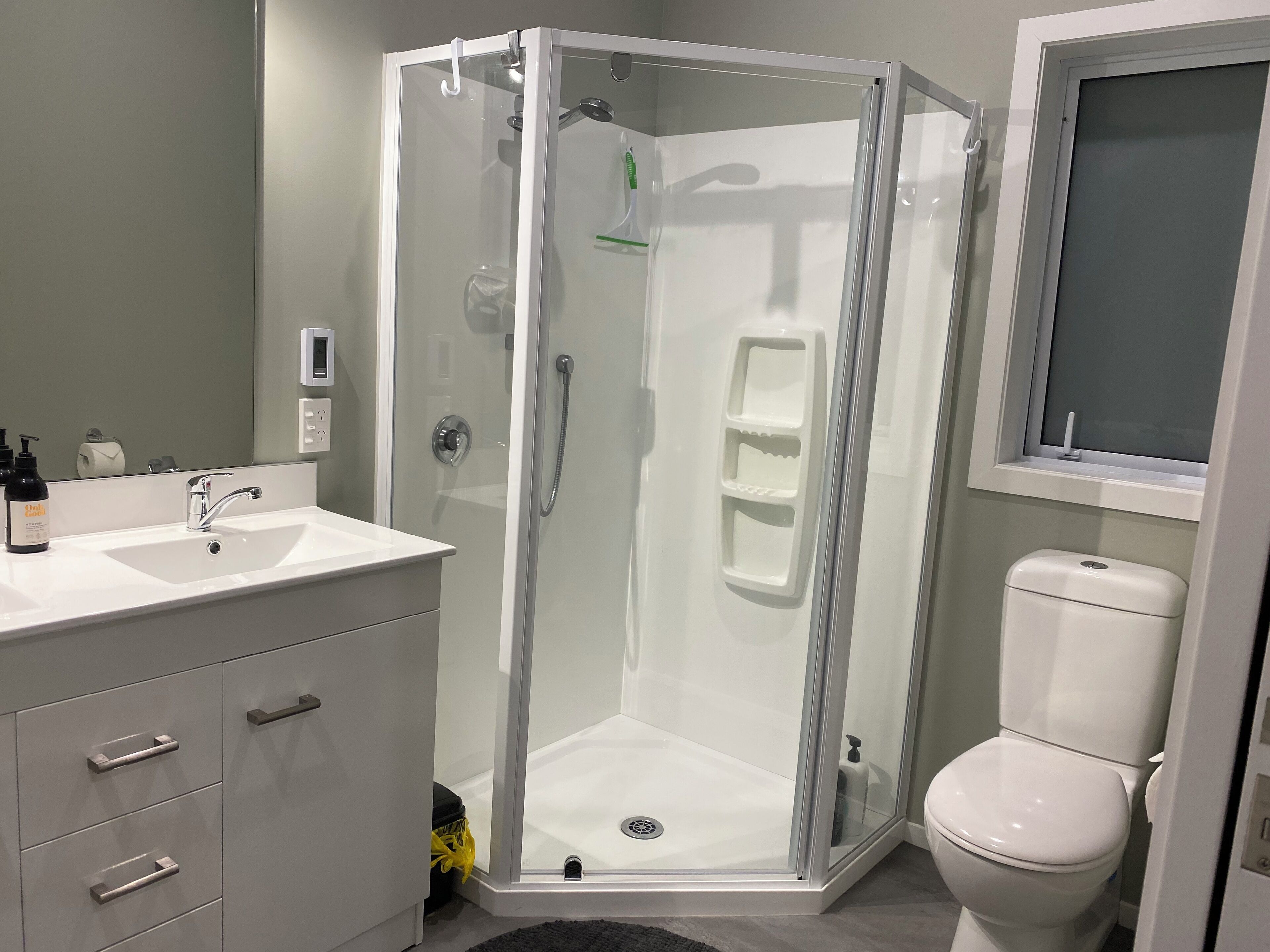 Shower, jetted bath, hair dryer, towels