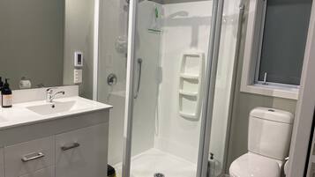 Shower, jetted bath, hair dryer, towels