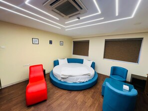 Habitación superior | Ropa de cama hipoalergénica, escritorio, ropa de cama