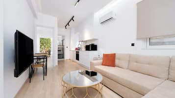Appartement Deluxe, 1 chambre, patio, vue jardin | Coin séjour