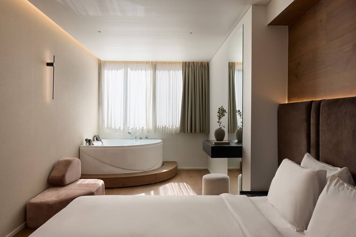 Deluxe Suite with Spa Bath | 1 sovrum, sÀngtillbehör av högsta kvalitet och memory foam-madrasser
