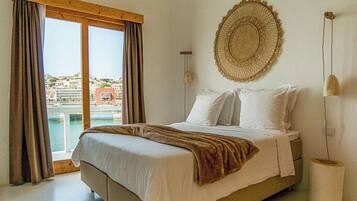 Deluxe Suite, Sea View | Minibar, in-room safe, blackout curtains, free WiFi