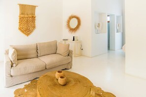Deluxe Suite, Sea View | Living area - Mansa Marina Hotel (São Vicente)