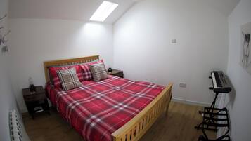 1 bedroom, desk, WiFi, bed sheets