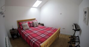 1 bedroom, desk, WiFi, bed sheets