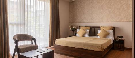1 bedroom, Egyptian cotton sheets, premium bedding, in-room safe