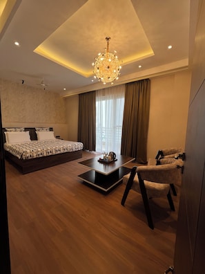1 bedroom, Egyptian cotton sheets, premium bedding, in-room safe