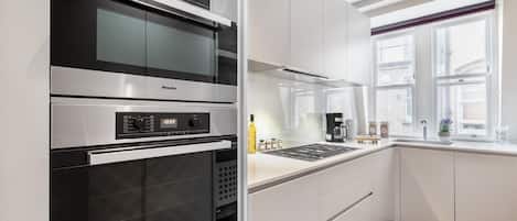 Apartment | Private kitchen | Full-sized fridge, microwave, oven, stovetop